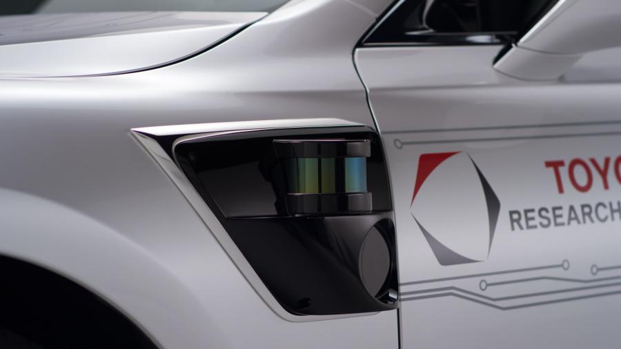 Детали экстерьера Lexus LS500h TRI-P4 Research Vehicle 2019 года  (фото 2 из 19)